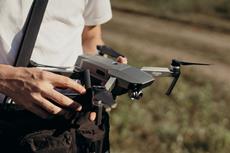 Professionelles Drohnen-Fliegen: Mit neuen Kursen am SAE Institute zum Drohnenf&uuml;hrerschein